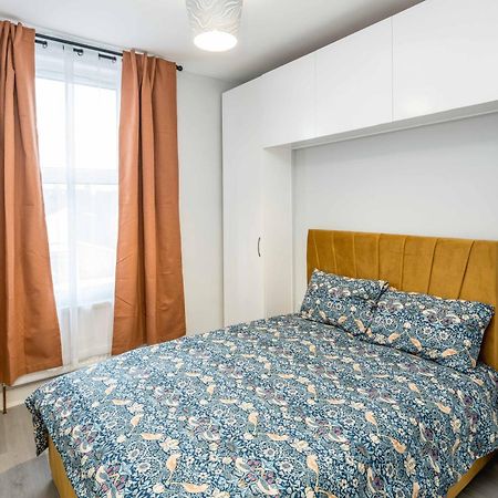 Free Parking, 2 Beds,Close To Train Station Bedford Exterior photo