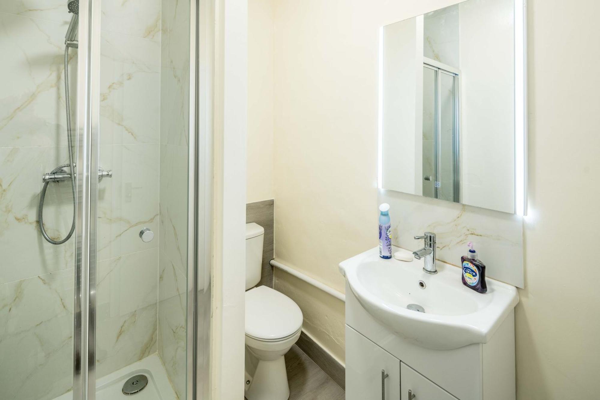 Free Parking, 2 Beds,Close To Train Station Bedford Exterior photo