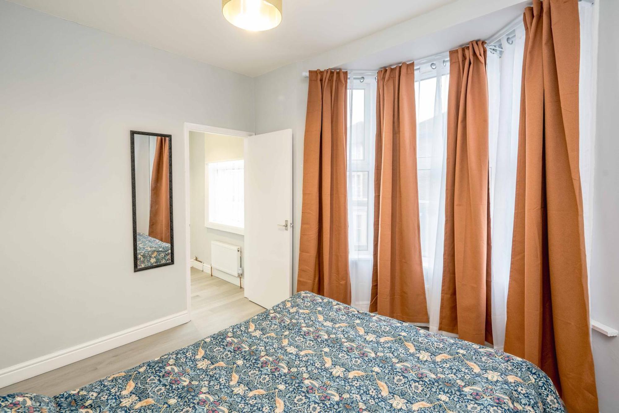 Free Parking, 2 Beds,Close To Train Station Bedford Exterior photo